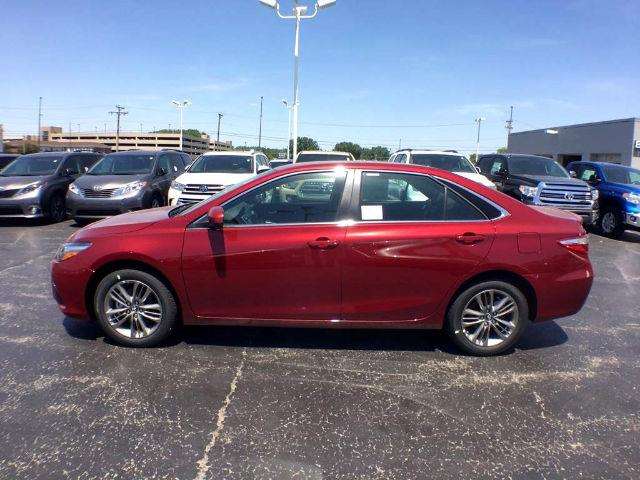 2017 Toyota Camry SE 4dr Sedan